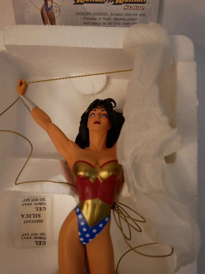 DC Direct Mulher Maravilha Estátua CAPA MENINA do UNIVERSO Por Adam Hughes Novo Na Caixa Maquete - Imagem 4 de 4