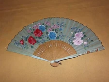 VINTAGE 8 1/2" HIGH FLOWERS HAND FAN