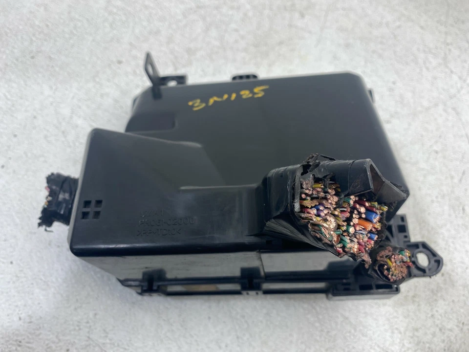 2011 MITSUBISHI LANCER ENGINE FUSE BOX UNDER HOOD OEM PRO61-02000 - Image 2 of 4