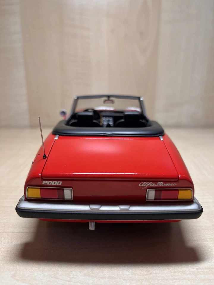 ALFA ROMEO 2000 Spider Duetto Minichamps ROSSO 1:18 - Immagine 2 di 4