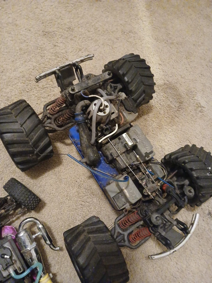 TRAXXAS TMAXX Nitro RC Truck 4x4 (Usado) TAMBÉM REDESENHANDO SHOCKWAVE Nitro BUGGY - Imagem 4 de 4