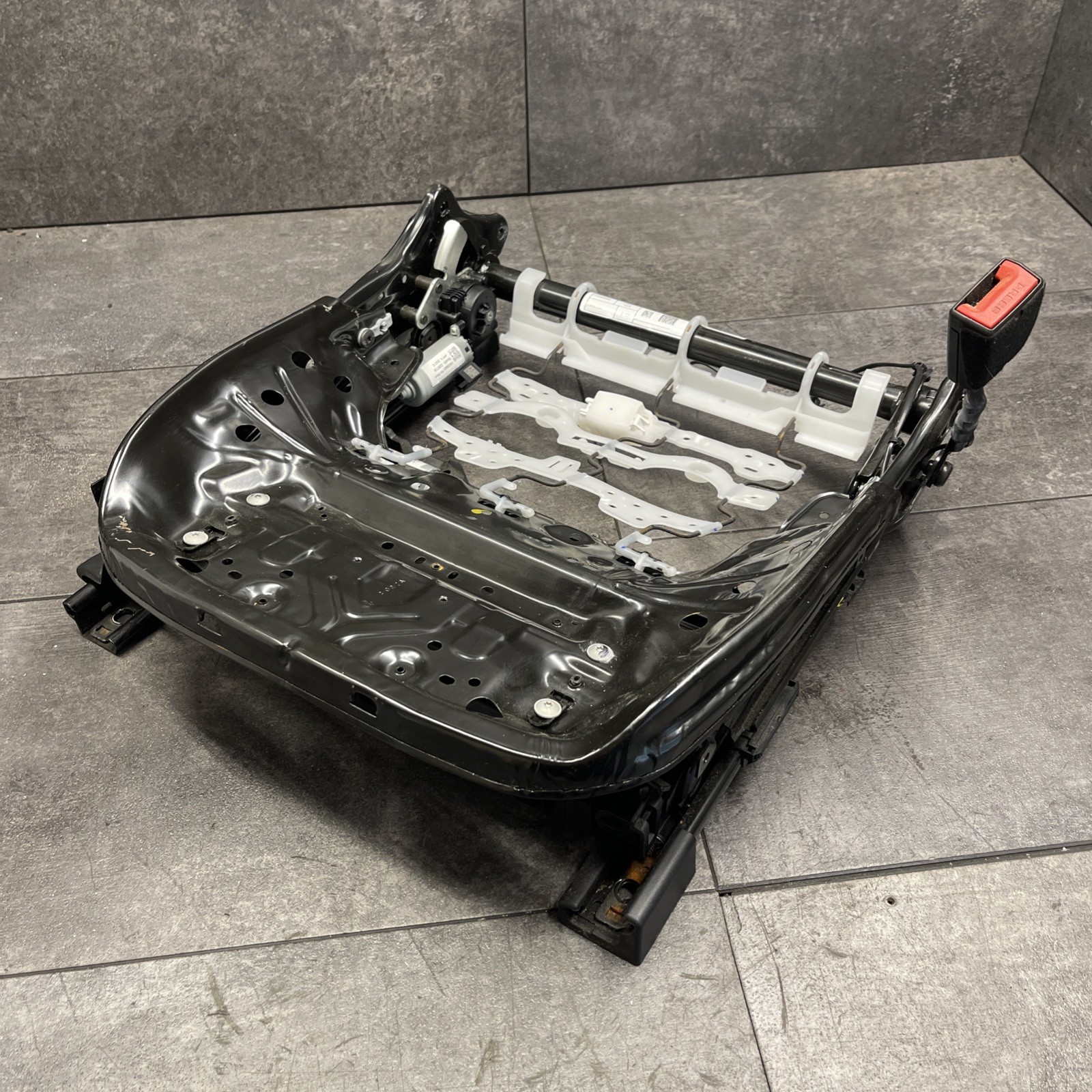 OEM 2018 - 2024 BMW X3 G01 FRONT RIGHT SEAT LOWER TRACK FRAME & MOTORS