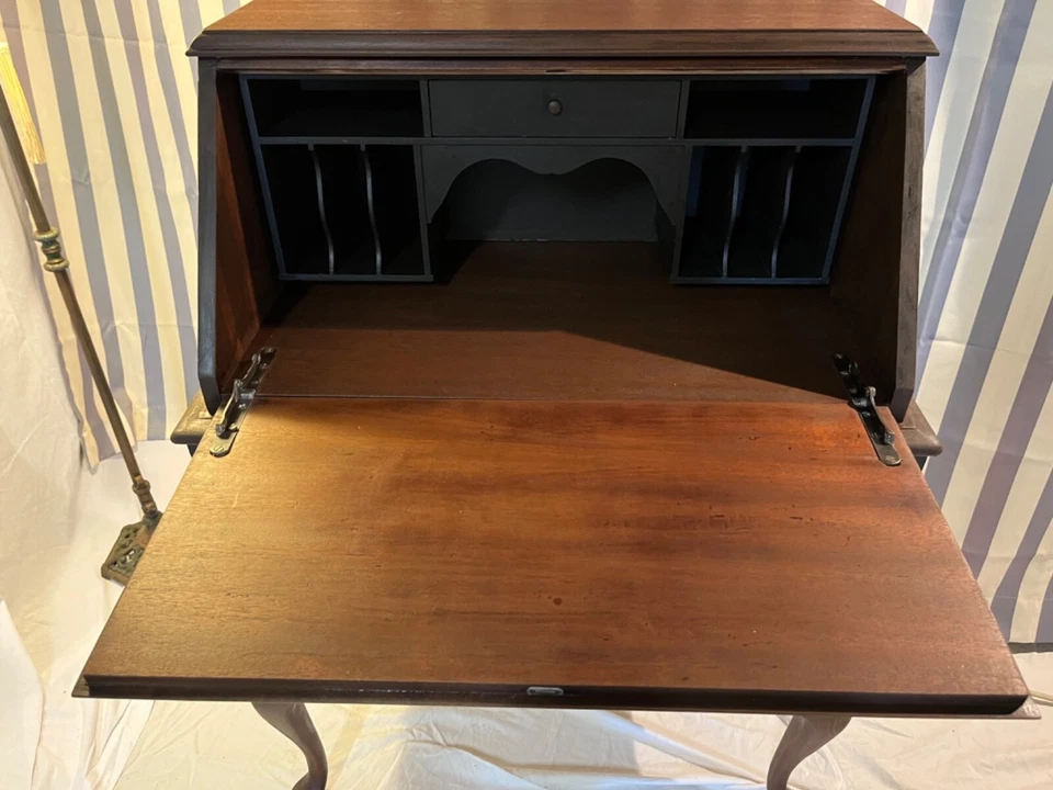 Винтажный антикварный секретарский стол с откидной передней частью в стиле королевы Анны начала 1900-х годов - Изображение 3 из 4
