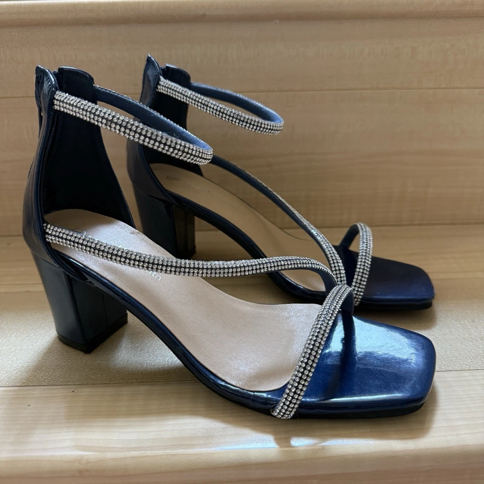 Wells Fountn Women's Navy Blue Rhinestone Strappy Block Heels Sandals Sz 6.5 NEW - Image 2 of 4