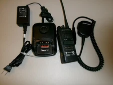 MOTOROLA HT1250 UHF 128 CH 450-512 MHZ 5W ANALOG WITH ACCESSORIES & SPKR MIC