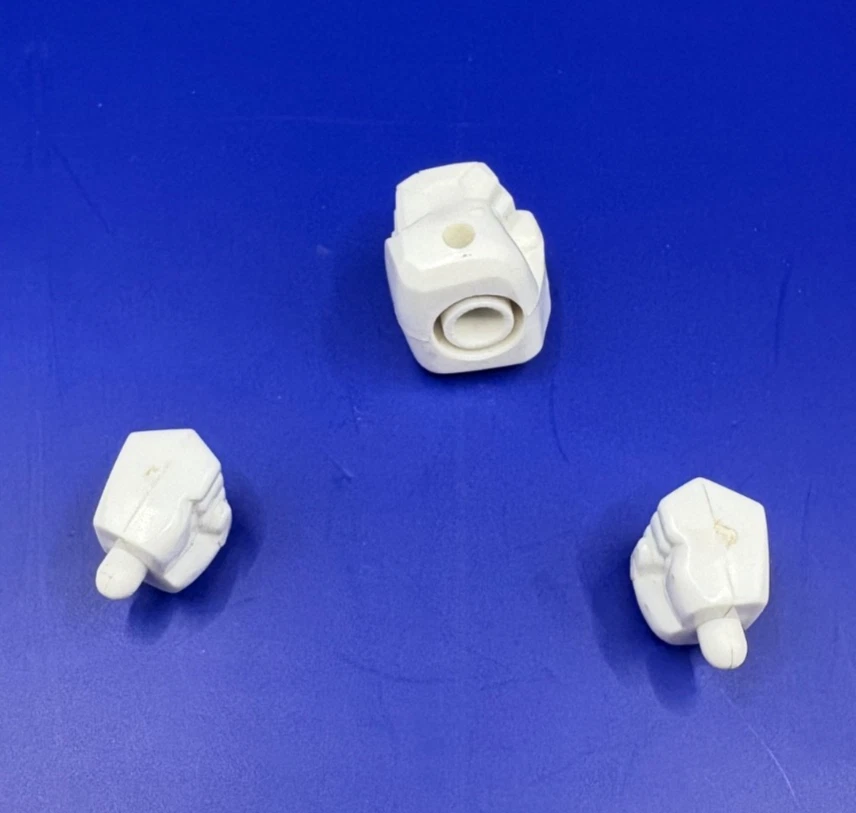 Original 1984 G1 Transformers ULTRA MAGNUS R+L SMALL FISTS Right LARGE FIST - Image 4 of 4