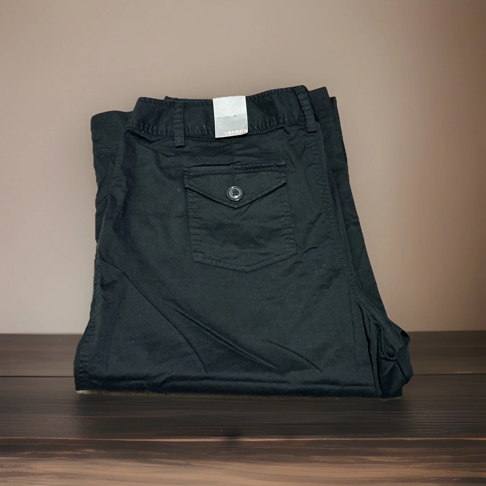 Lane Bryant - Venezia Plus Women’s Capri Pants 21” Size 16 Black.