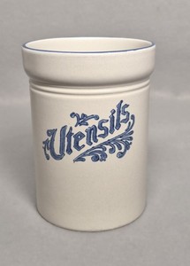 VTG PFALTZGRAFF "Yorktowne" Utensil Holder Crock (500) 6 1/2"T Blue Font READ