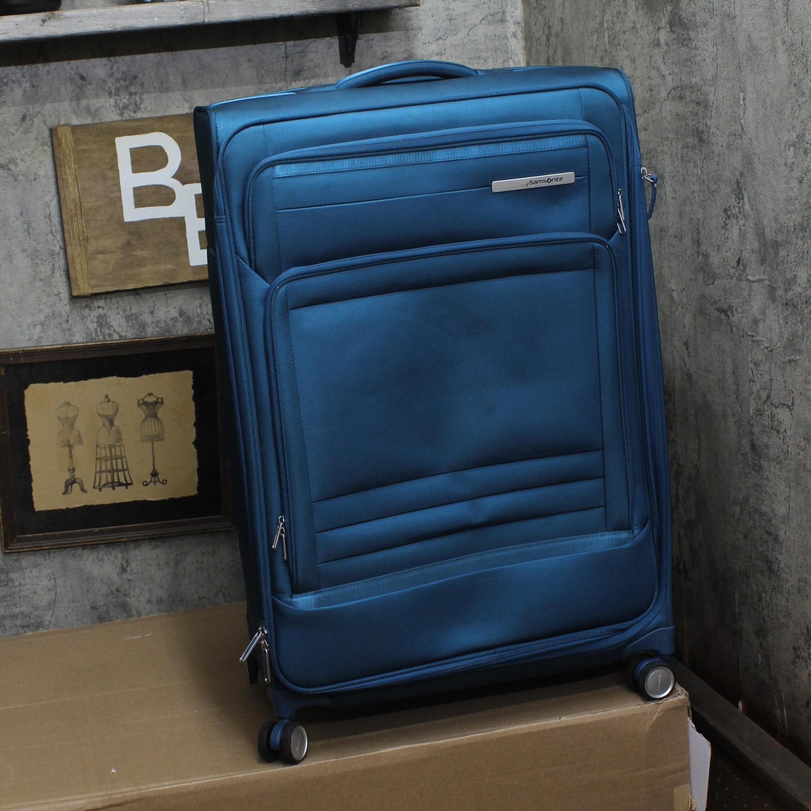 Softside Cerulean Blue Large Check In