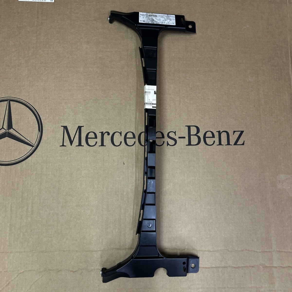 A2218850136 MERCEDES BENZ W221 FRONT BUMPER CENTER BRACKET GENUINE