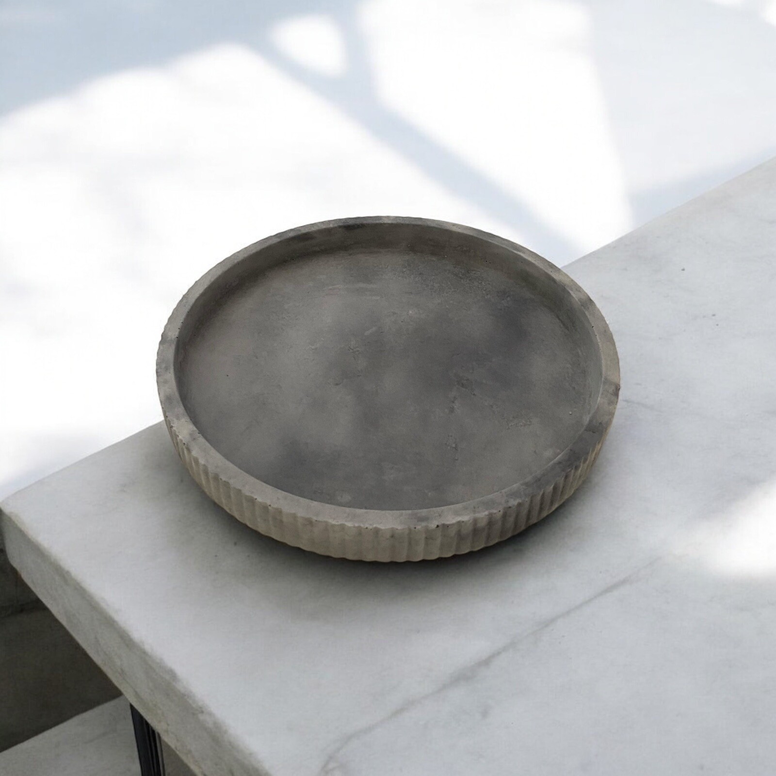 Plateau en béton ciré circulaire de 30 cm gris anthracite