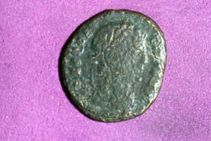 ANCIENT ROMAN BRONZE COIN A PORTRAIT OF THE RULING EMPEROR OF THE DAY!!  #N04619