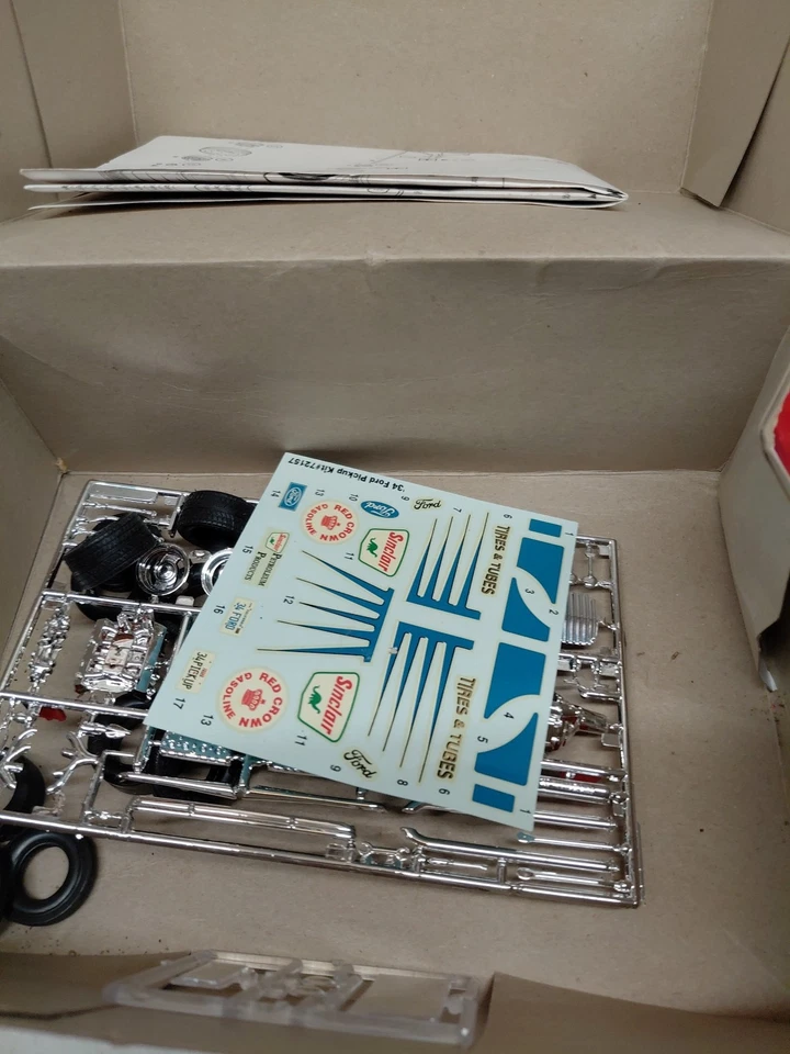 Lindberg ‘34 Ford Pickup 3-in-1 Model Kit 1:25-Scale Damaged  Box,still Bag - Image 4 of 4