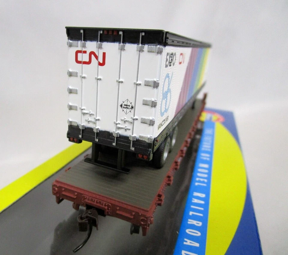 Athearn HO Scale CN Canadian National 50' Flat Car w/ 45' Piggyback Trailer - Image 3 of 4