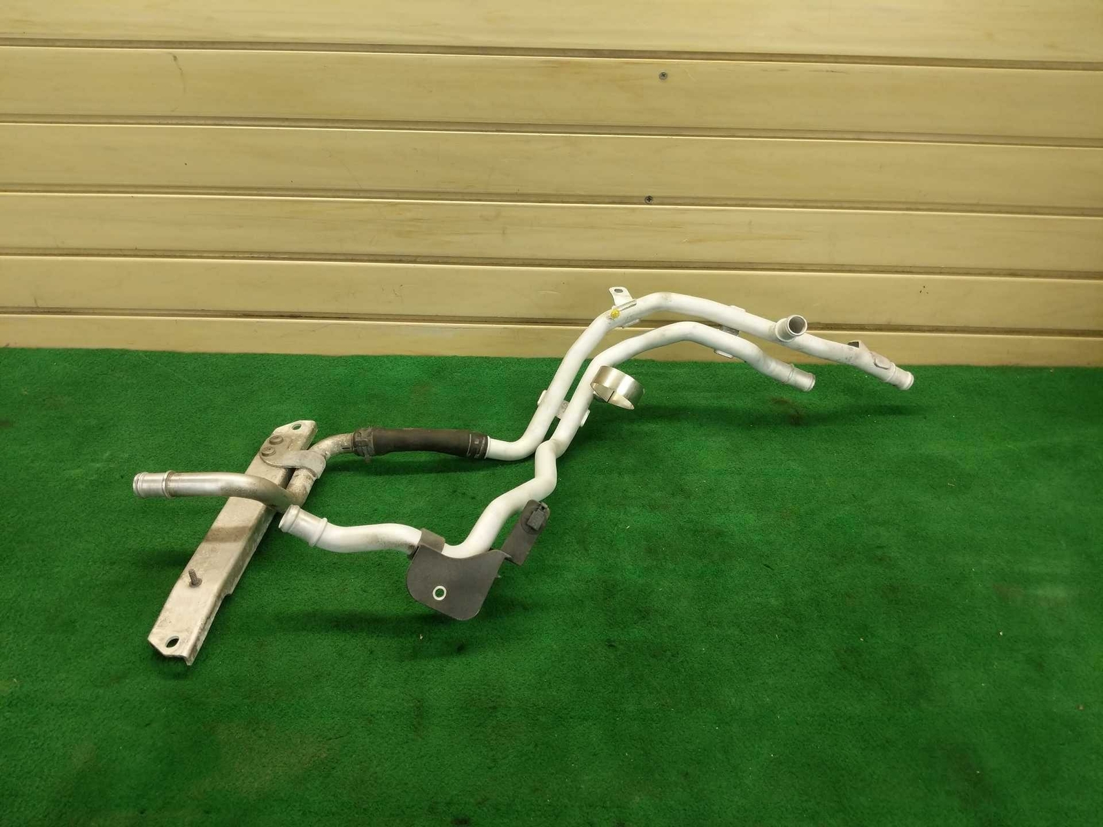 Lamborghini Huracan 5.2L V10 - Engine Pipe Protection Bracket & Coolant Pipes