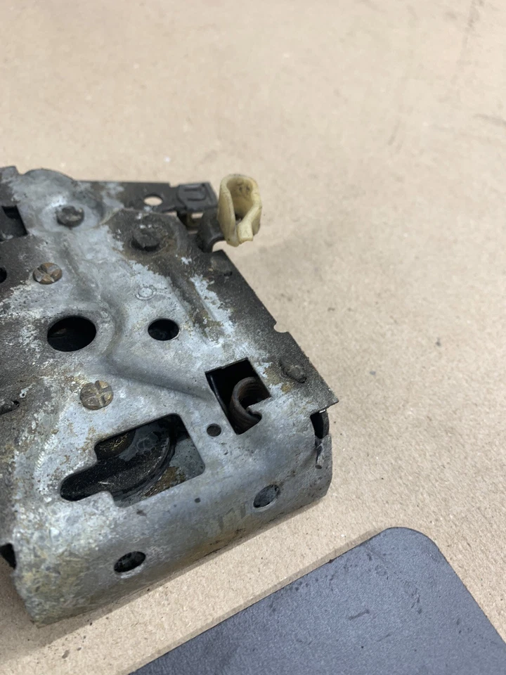 1979 1980 1981 1982 FORD MUSTANG MERCURY CAPRI EARLY DOOR LATCHES MECHANISM PAIR - Image 3 of 4