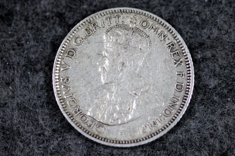 1928 Australia SIX PENCE #L00701