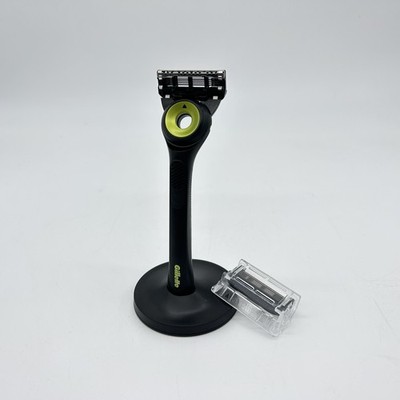 Gillette LABS Herrenrasierer, mit 2 Ersatz-Rasierklingen, Magnetfuß und integrie