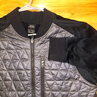 Oakley Men's L Gray/Black Quilted Bomber Jacket Full Zip Pockets Band Collar