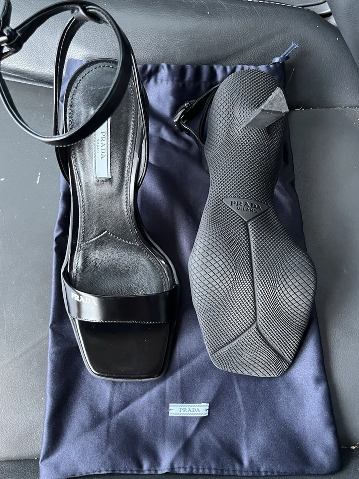 Sandalia tacón con correa al tobillo de cuero negro PRADA. Talla EU 38 Foto 3 de 4