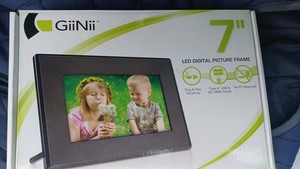 GiiNii 7" Digital Picture Frame