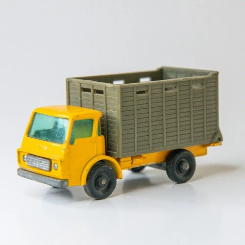 Vintage Matchbox Lesney Series 37 Cattle Truck Yellow with Plastic Compartment