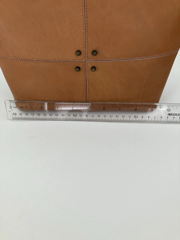 Bolso de Mano Jaeger, Hecho en Italia, Mediano Montauk en Cuero en Marrón Claro. Foto 3 de 4