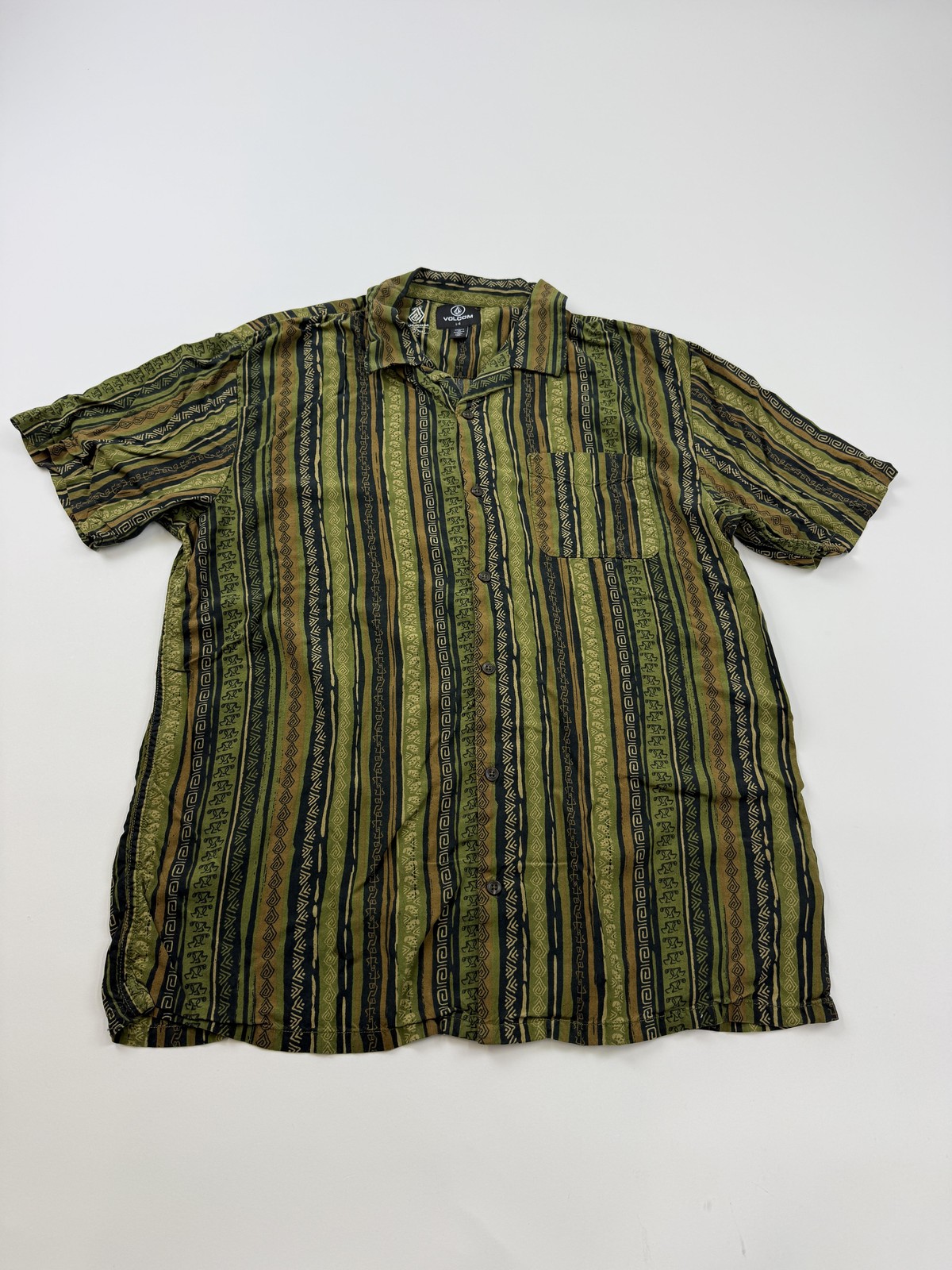 Volcom Shirt Mens Large Green Stripe Short Sleeve Button Front Lightweight