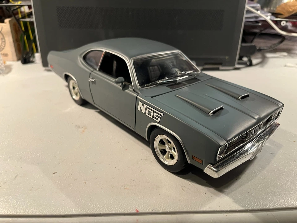 Plumero Ertl 1971 Plymouth gris plano nuevo de lote 1:18 edición limitada # 1209/5000 Foto 2 de 4