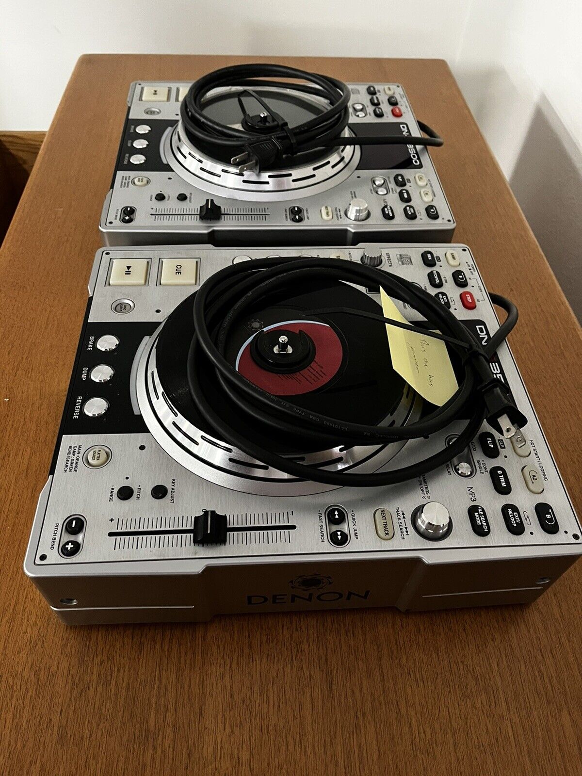 Set of 2 Denon DN-S3500 Professional DJ Turntables Scratch CD/MP3 Player