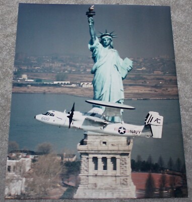 VINTAGE GRUMMAN HAWKEYE E2-C PHOTO STATUE LIBERTY NEW YORK 8X10