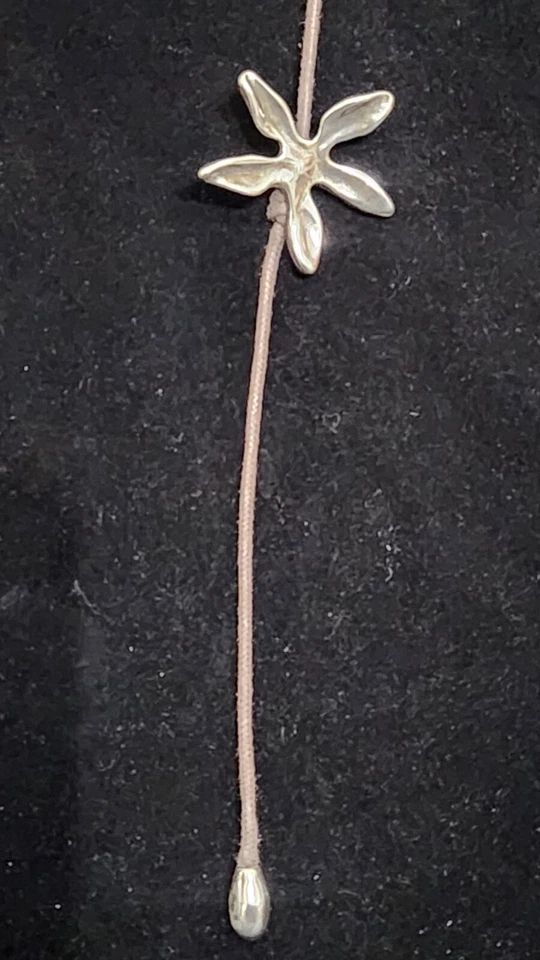 Uno de 50 Silver Plated Flower Leather Bolo style Adjustable Necklace. - Image 3 of 4