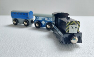 Thomas & Friends Mavis Wooden Railway Diesel Engine Ffarquhar Quarry & Two cars