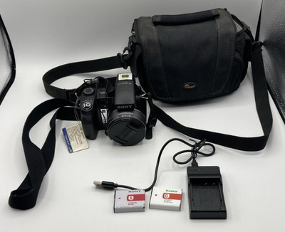 Sony Cybershot DSC-H9 8.1MP Digital Camera Black 2 Batteries Charger & Case