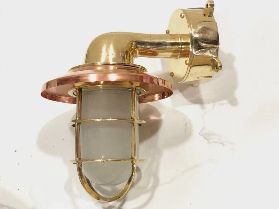 Luz de pared de paso de barco náutica de latón con deflector de cobre - caja de conexiones Foto 4 de 4