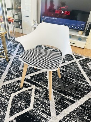 Eames DAW Stühle 3er-Set Weiß/Schwarz Hahnentritt, Holzbeine, gepolstert