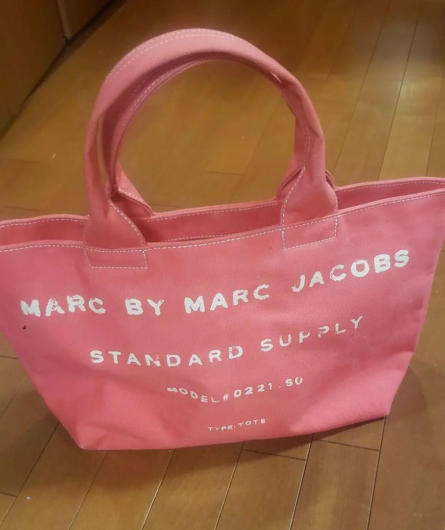 MARC JACOBS Pink Tote Bags