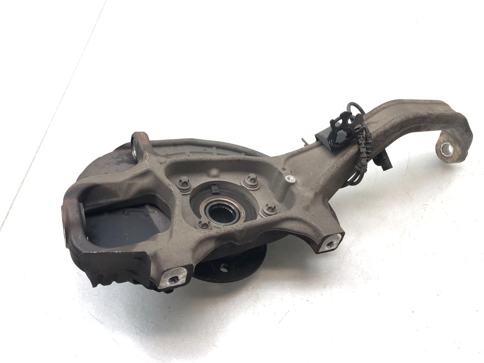 2014-2017 MASERATI GHIBLI S Q4 AWD LEFT DRIVER FRONT SPINDLE KNUCKLE HUB OEM.