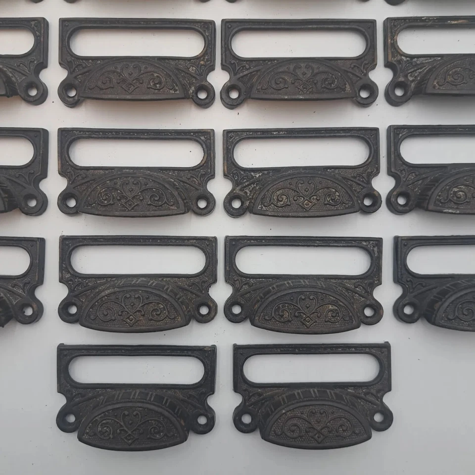 Antiguo Cubo de Hierro Fundido Cajón Boticario Gabinete Puerta Tiradores Herrajes Lote de 18 Foto 2 de 4