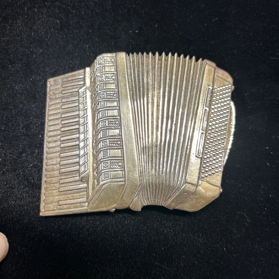 Acordeón de latón banda de lunares músico folk baron 1982 de colección hebilla de cinturón #6302 Foto 3 de 4