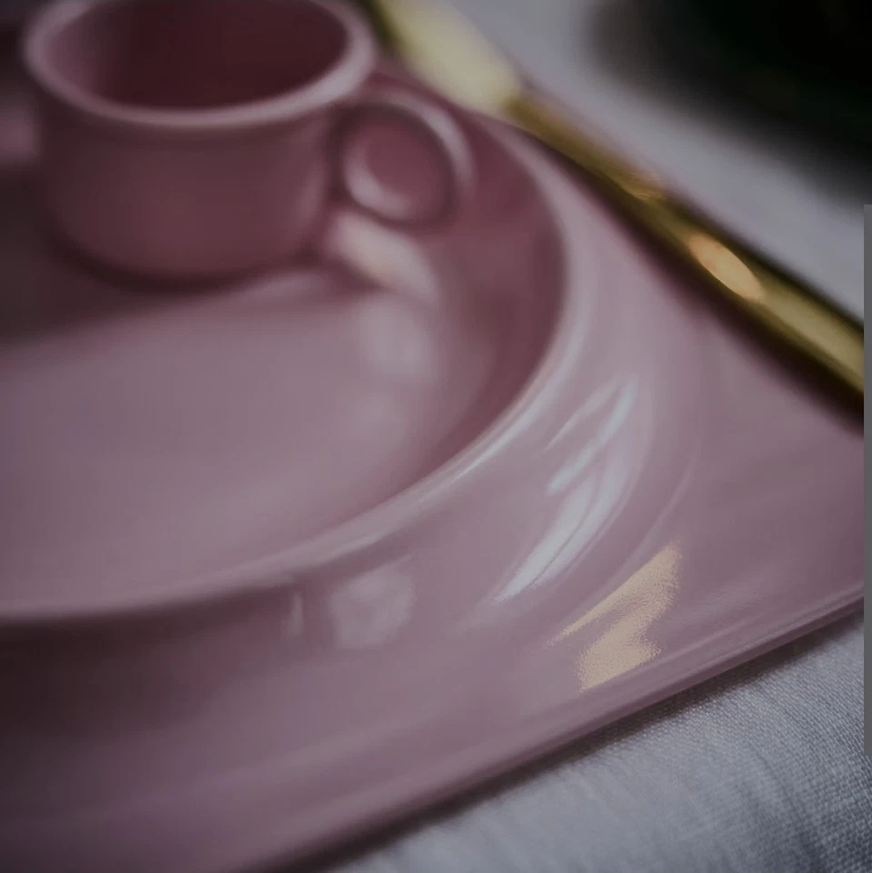 Plato rosa IKEA X Gustaf Westman Collab VINTERFINT Foto 4 de 4