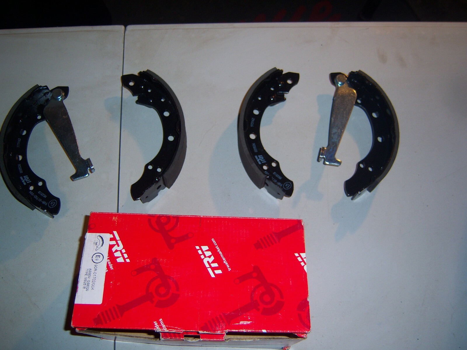 Mâchoires de frein arrière TRW GS8526 pour auto AUDI 100 et SEAT Cordoba