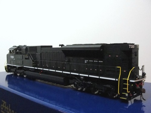 ATHEARN GENESIS HO ATHG75758 PROGRESS RAIL PRLX SD70ACU #7330 NS BLK/WHT DCC RDY - Picture 6 of 8