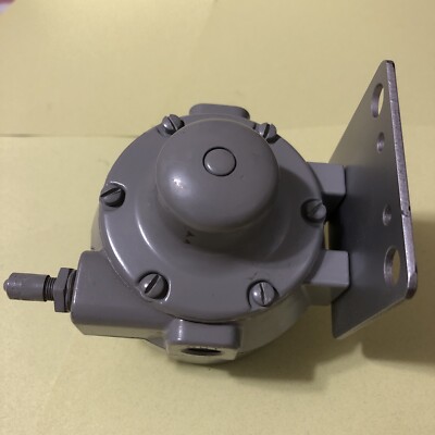 Foxboro B110ZM Fixed Pressure Regulator  Input 150psi 1/4in Npt Open Box