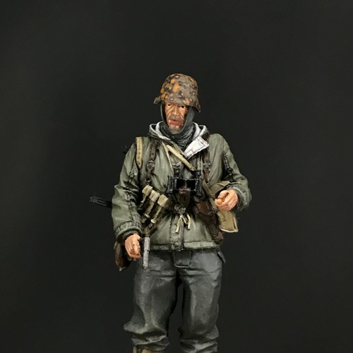 Modelo de figura soldado oficial de señales alemán de la Segunda Guerra Mundial de resina 1/35 construida y pintada - Imagen 10 de 10