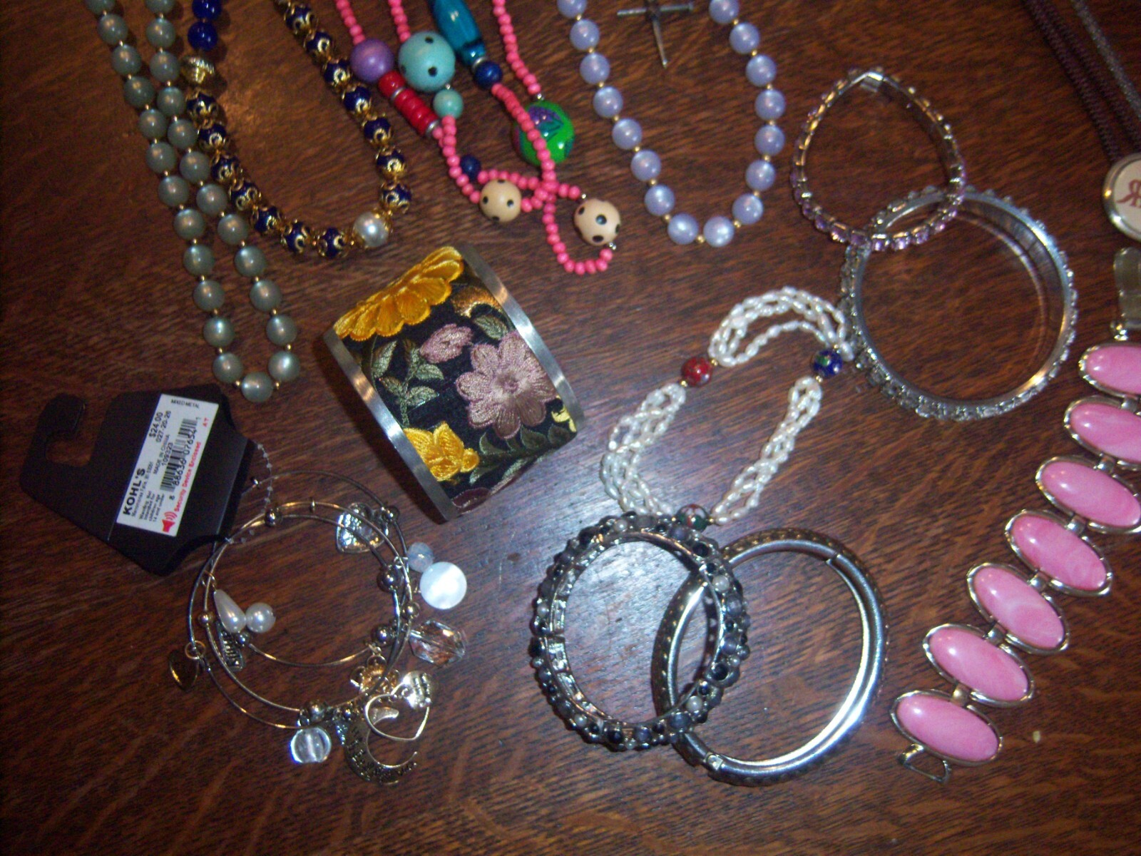 LADIES ESTATE SALE VINTAGE TREASURE BOX, JEWELRY, NEC… Gem