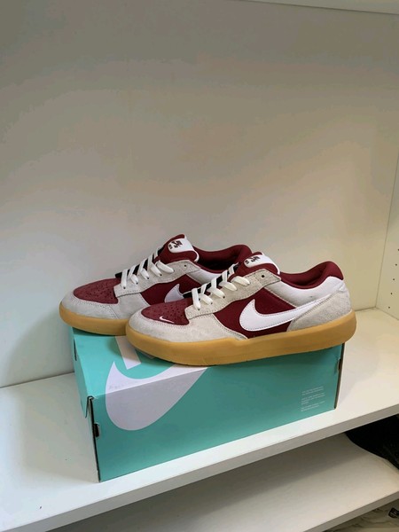 Nike SB zapatilla Rojo y Blanco (caja original)