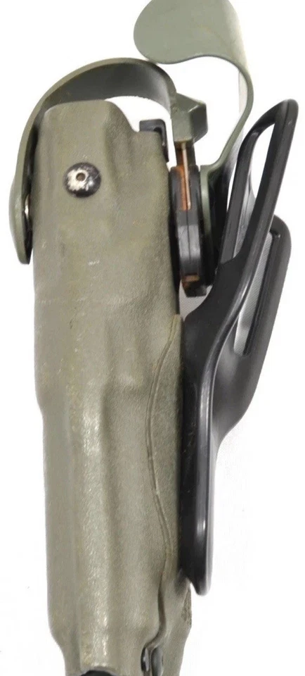 Safariland 6360 Lev3 STX Duty Holster Glock 17 22 w/ Light RH, Green - Image 2 of 3