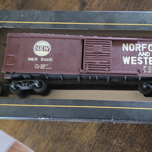 Coche cisterna Parkway HO Norfolk and Western 54615 modelo marrón vagón de carga ferroviario | Condition: Used