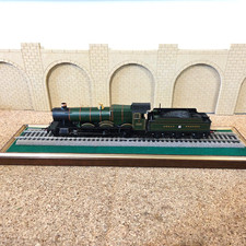 BACHMANN OO GAUGE ( 30-525 ) G.W.R. 4965 ' ROOD ASHTON HALL ' with DISPLAY CASE